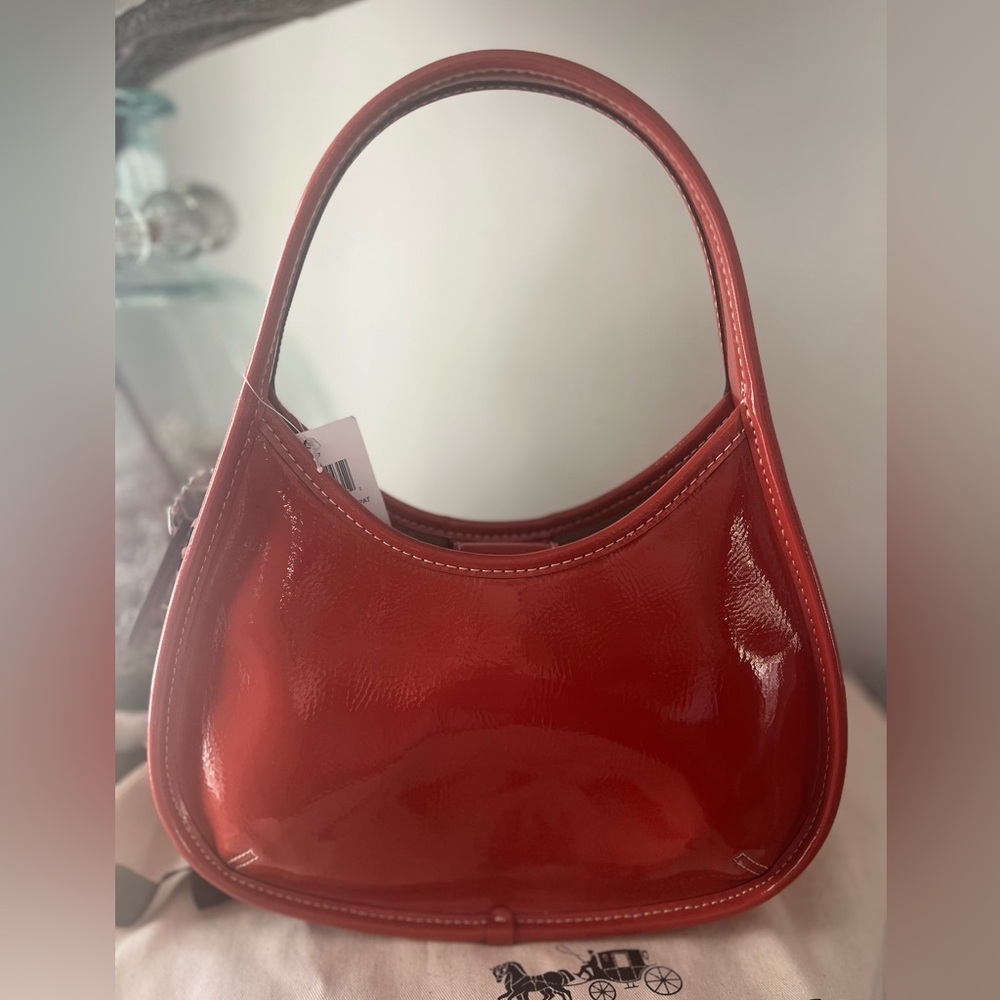 Coachtopia Ergo Deep Orange Crinkle Patent Leather 
New with tags 🧡